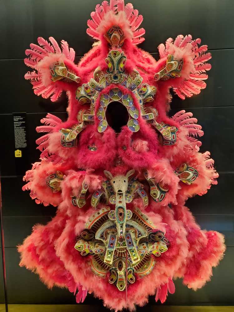 costume de Big Chief d'un Mardi Gras Indian à la Nouvelle-Orléans, vu au musée du quai Branly, à Paris, le 3 février 2026