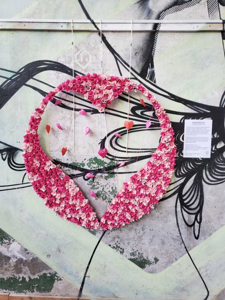 L'installation "Octobre Rose 2025" de Charlotte Barbut (Du papier à l'arbre)