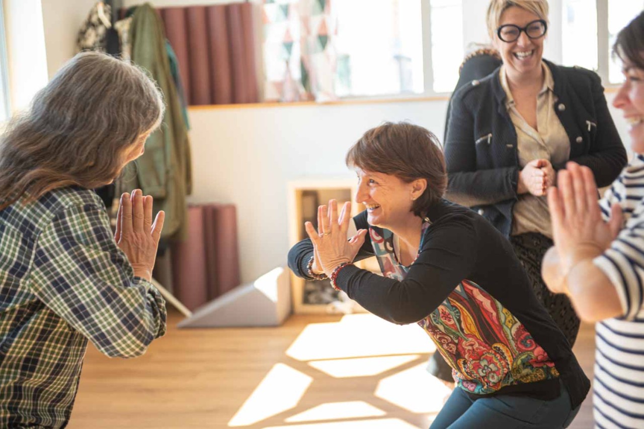 Valérie Pares au cours d'une séance de yoga du rire