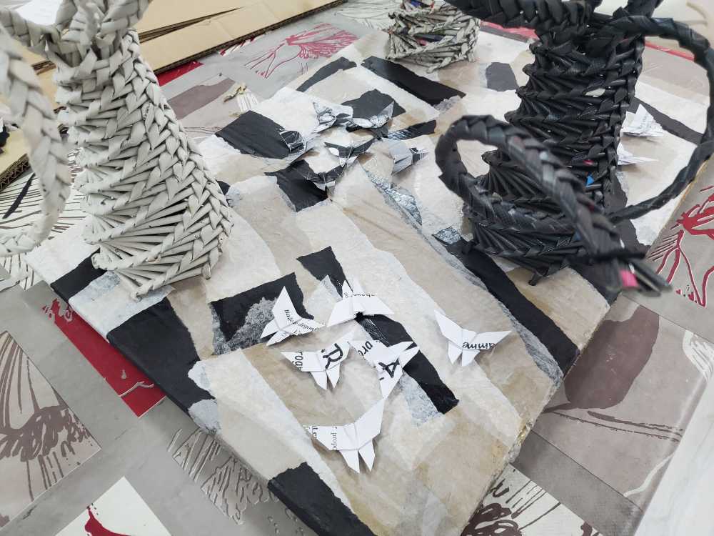 Œuvre "Phalène du bouleau" en cours de création 1 - vannerie papier et origami - Charlotte Barbut - Du papier à l'arbre