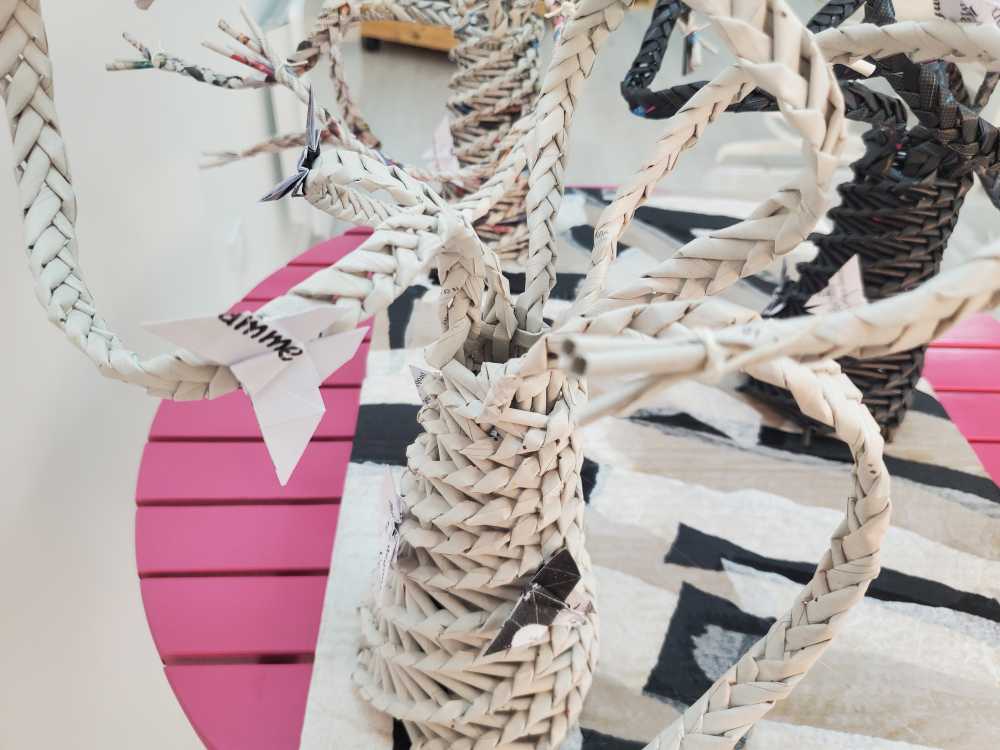 Œuvre "Phalène du bouleau" zoom 4 - vannerie papier et origami - Charlotte Barbut - Du papier à l'arbre